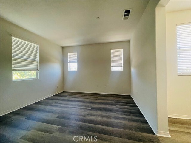 Building Photo - 808 S Gladys Ave