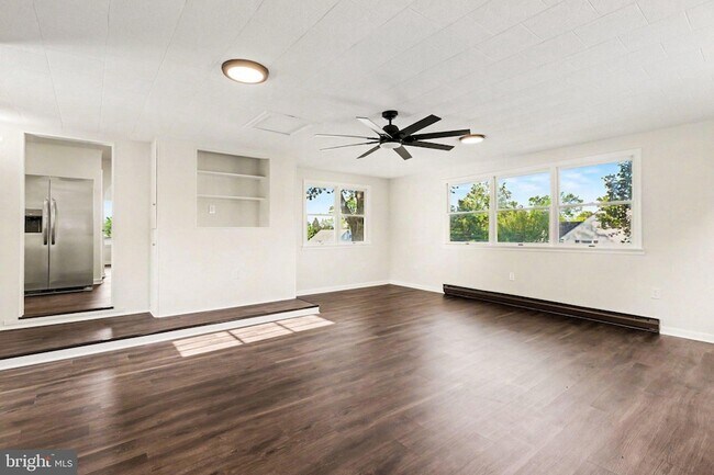 Building Photo - 105 Oak Hill Dr