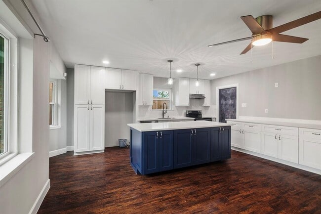 Building Photo - 11215 Sageway Dr