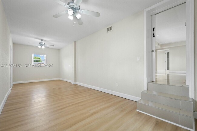 Building Photo - 292 E 55th St
