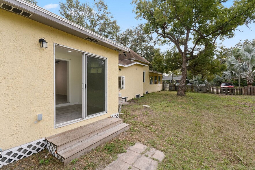 Building Photo - 910 Jones St