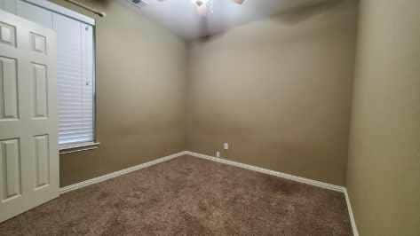 Building Photo - 2401 Eaton Dr