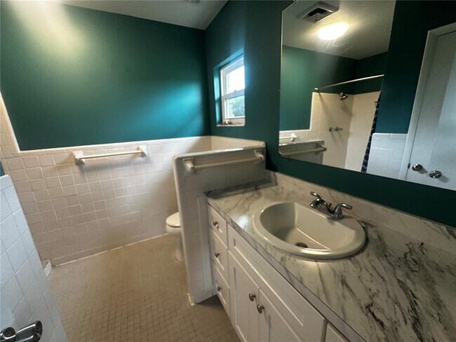 Building Photo - 510 SW 28th St