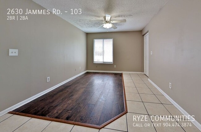 Building Photo - Spacious Upstairs Unit - Westside