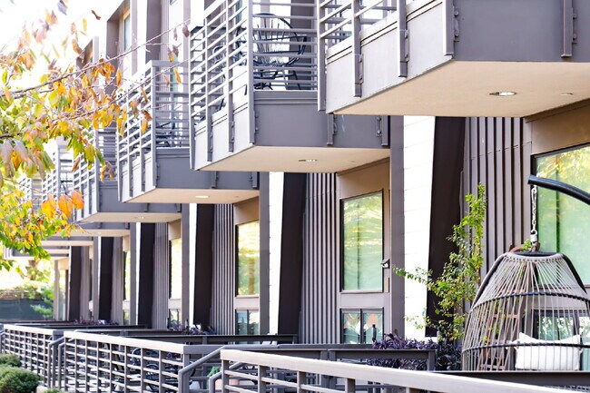 Building Photo - Stylish Furnished Loft Steps from Downtown