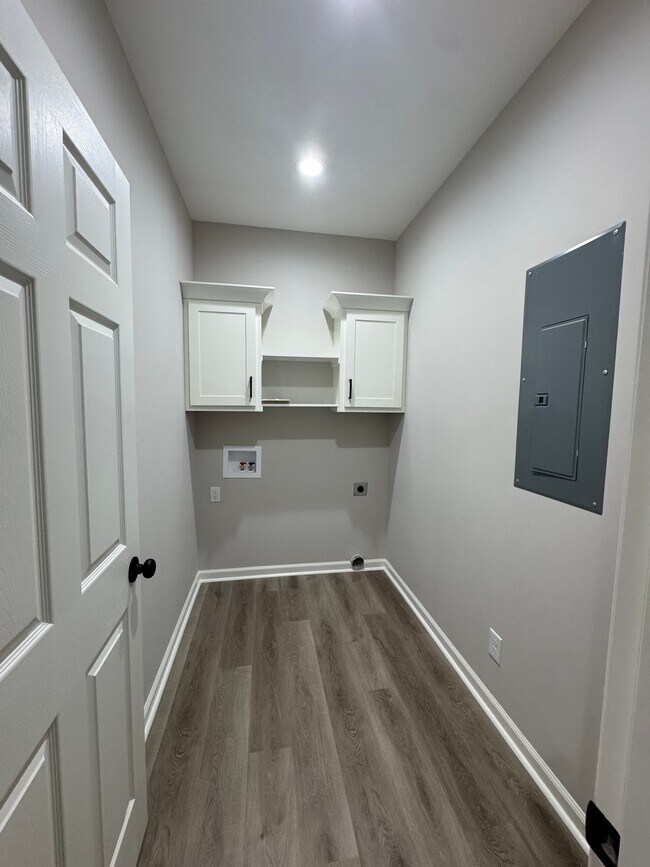 Building Photo - 456 Huffman Dr