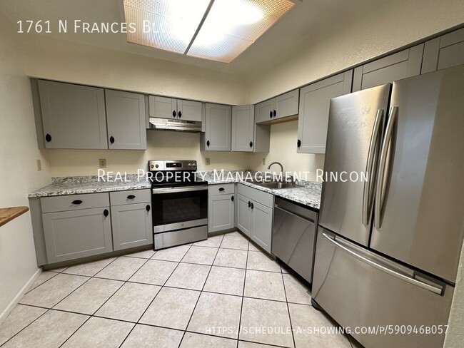 Building Photo - Upgraded 3 bed 2 bath - Central