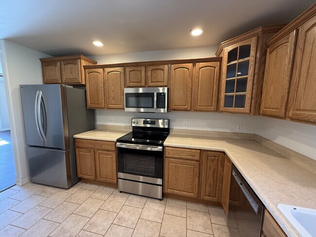 Building Photo - Spacious 3 BR with a fenced in backyard