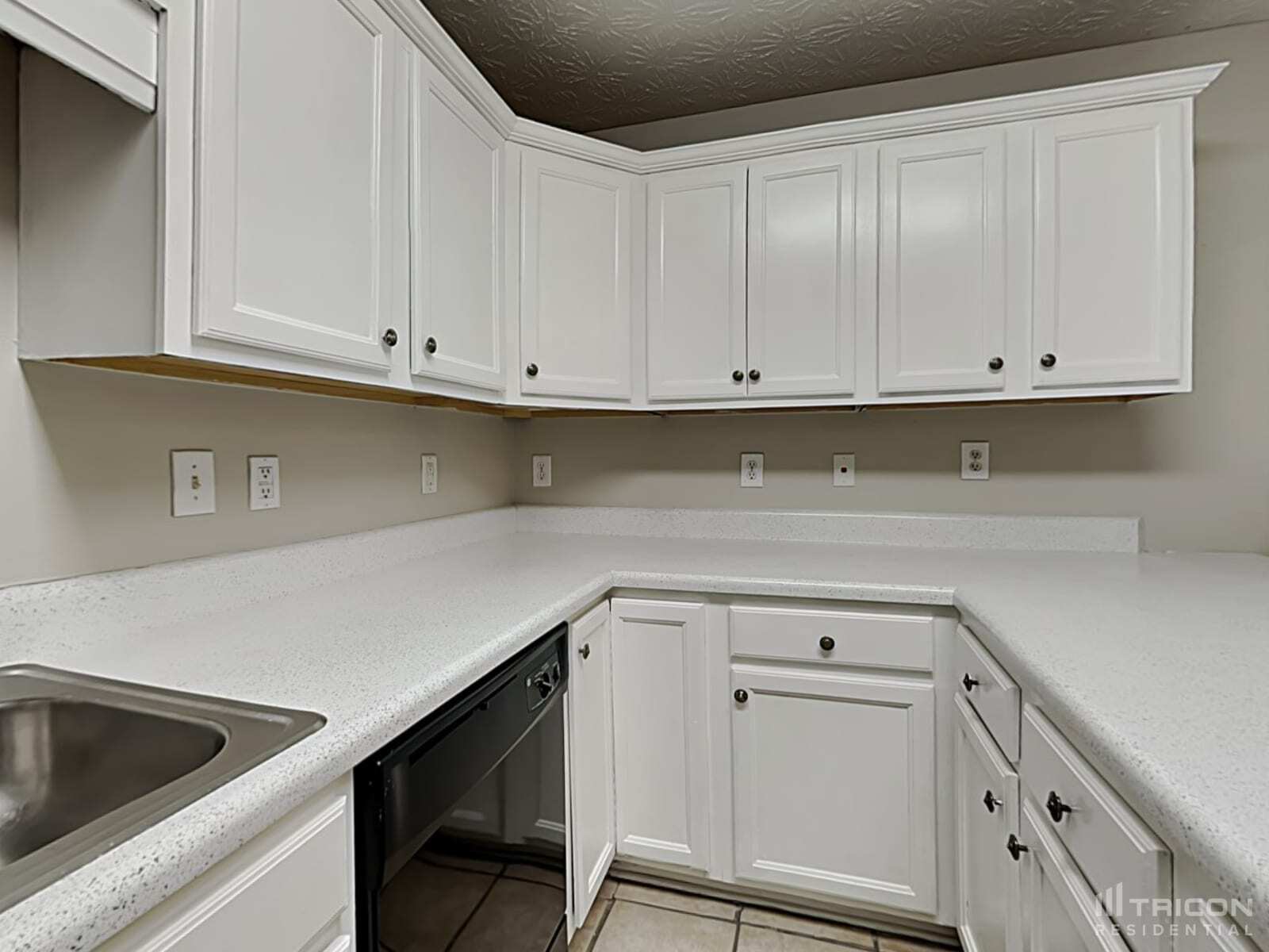 Building Photo - 205 N Willow Ct