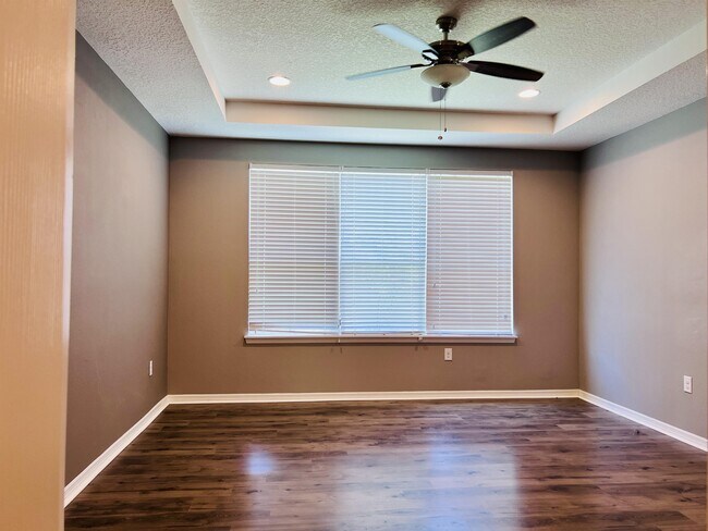 Building Photo - 537 Red Rose Ln