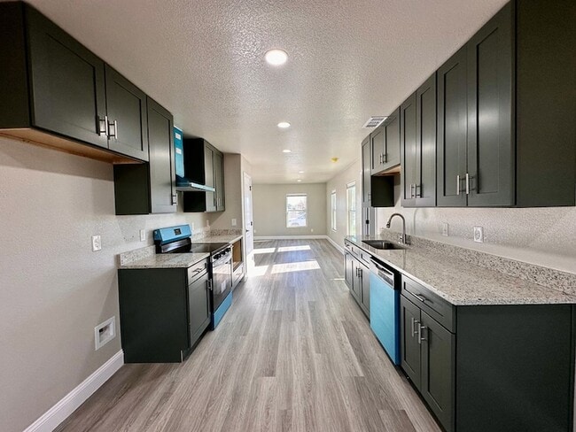 Building Photo - 1012 W 26th St