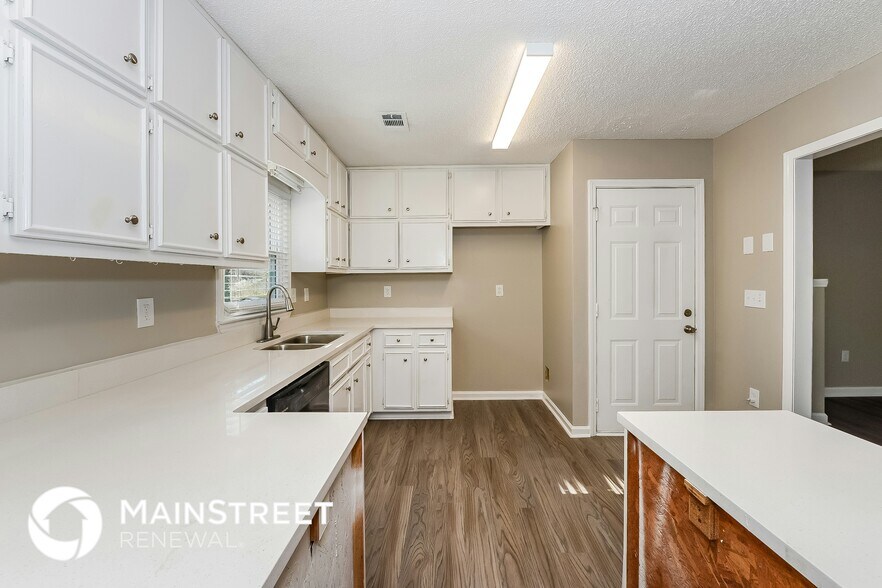 Building Photo - 105 Vesta Ct