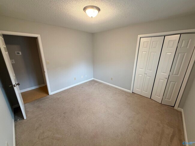 Building Photo - 15104 Balsam Dr SE