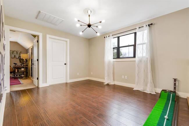 Building Photo - 1400 Cuernavaca Dr N