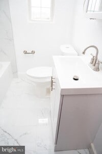 Building Photo - 110 Van Buren St NW