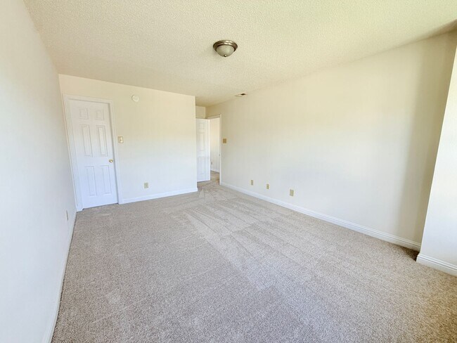 Building Photo - 2946 Heirloom Ln