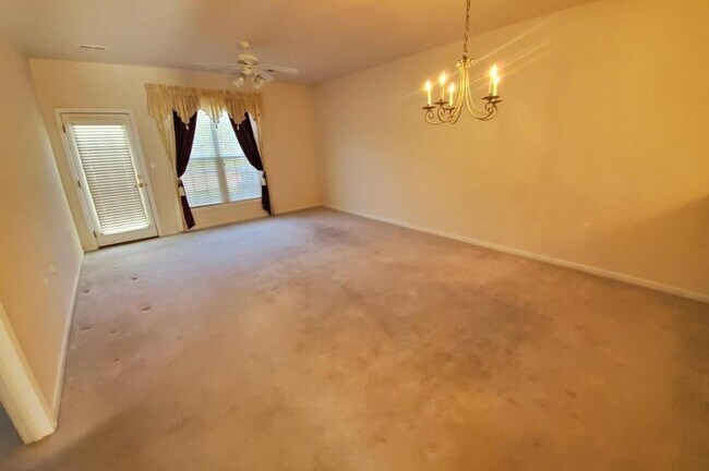 Building Photo - Single Level Townhouse in Campbell County