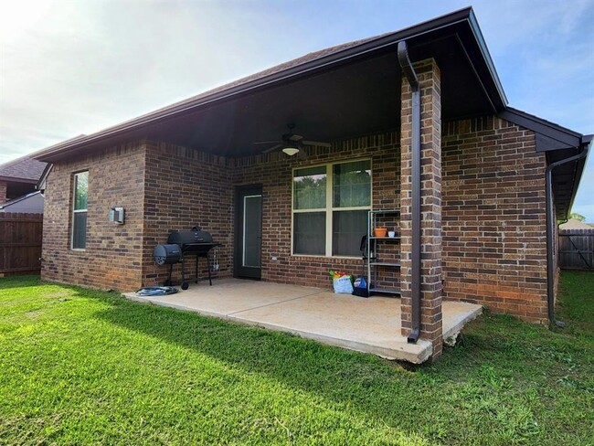 Building Photo - 2400 Frisco Way