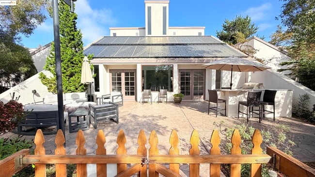 Building Photo - 2101 Shore Line Dr