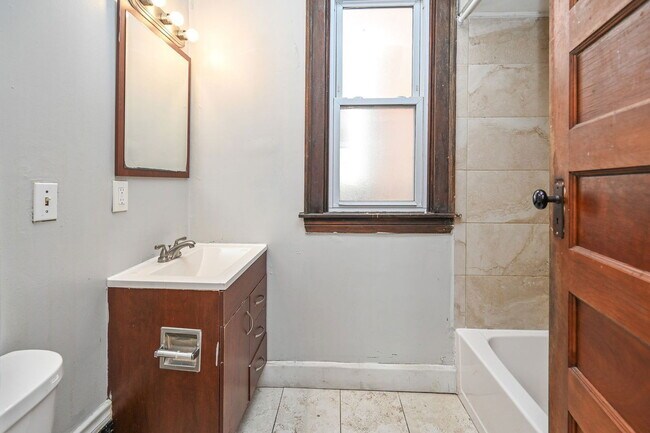 Building Photo - 2125 W Clifton Ave