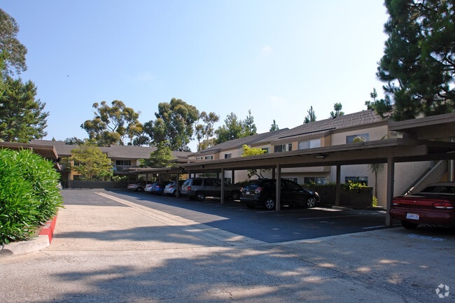 Building Photo - Villa La Jolla