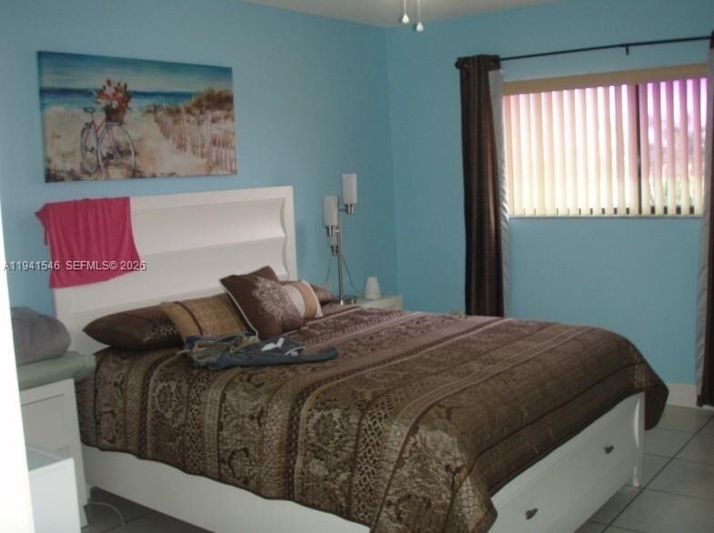 Building Photo - 5290 W 21st Ct