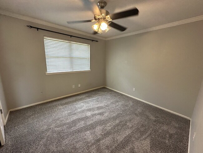 Building Photo - Spacious 3/2 in Central Lubbock!