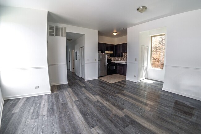 Building Photo - 317 S Homan Ave