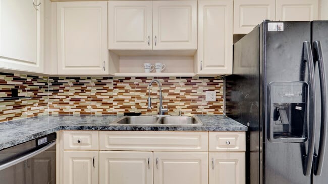 Building Photo - 4782 Sunny Palm Cir