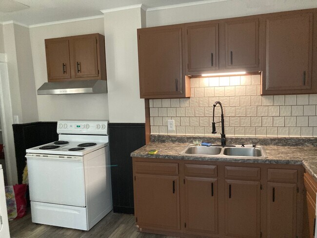 Building Photo - 101 Knobley St