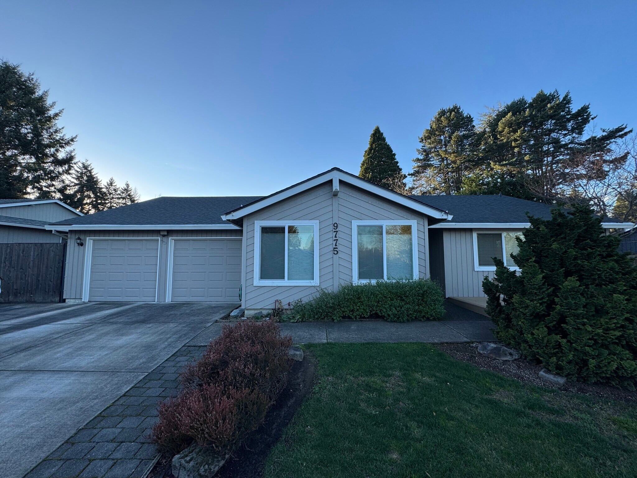 Building Photo - 9775 SW Robbins Dr