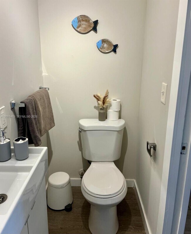 Building Photo - 2932 NW 16th Ave