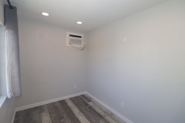 Building Photo - 4239 Swift Ave