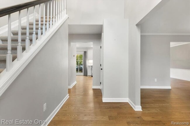 Building Photo - 1568 Grandview Dr