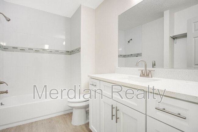 Building Photo - 1217 W 6th St