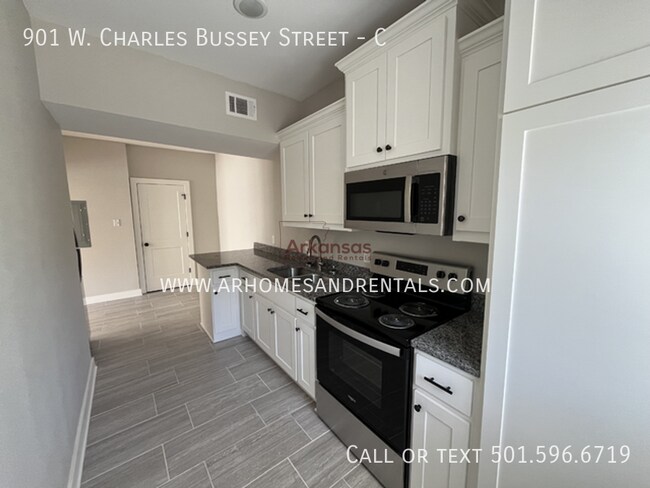 Building Photo - 901 W Charles Bussey Ave