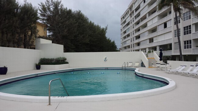 Building Photo - 3570 S Ocean Blvd