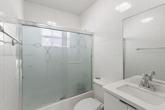 Building Photo - 1611 West Ave