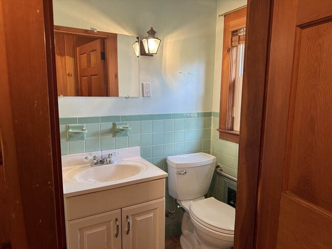 Building Photo - 3 Crescent St