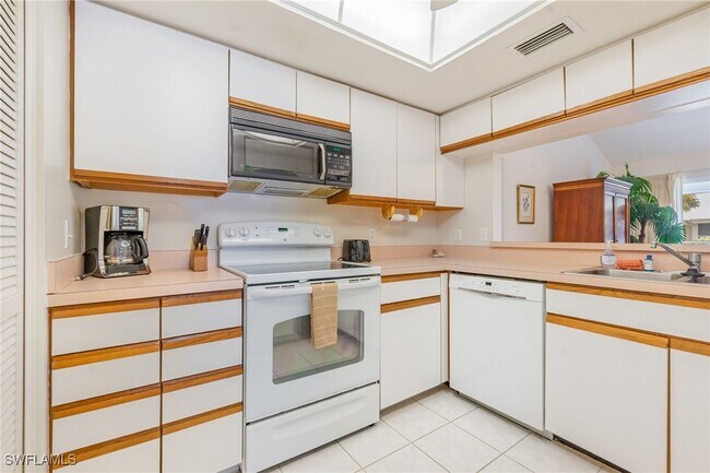 Building Photo - 4111 Lake Forest Dr