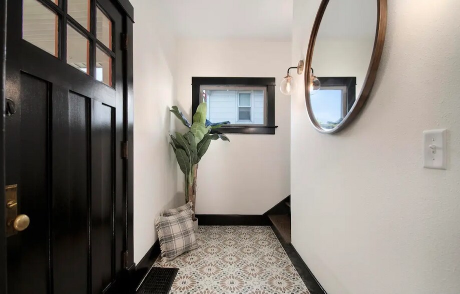 Building Photo - 3814 Marcy St