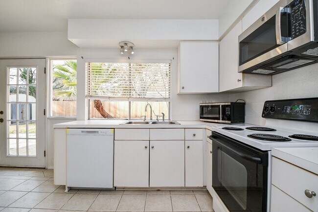 Building Photo - 13730 Shirebrook Dr