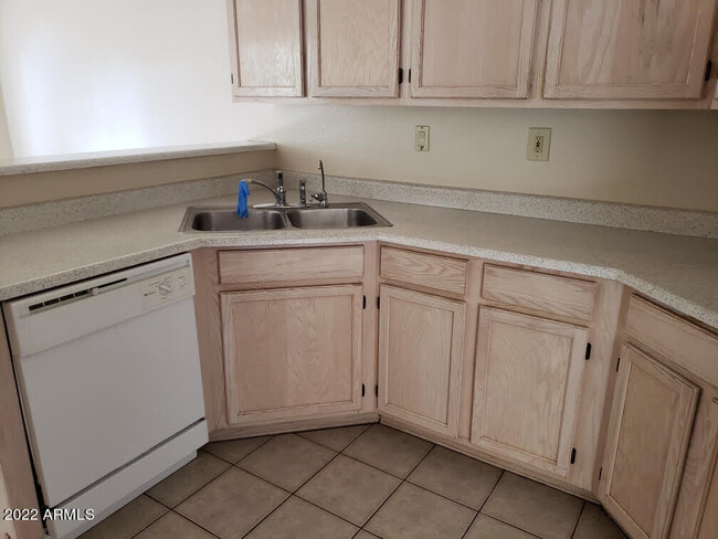 Building Photo - 10725 W Laurelwood Ln