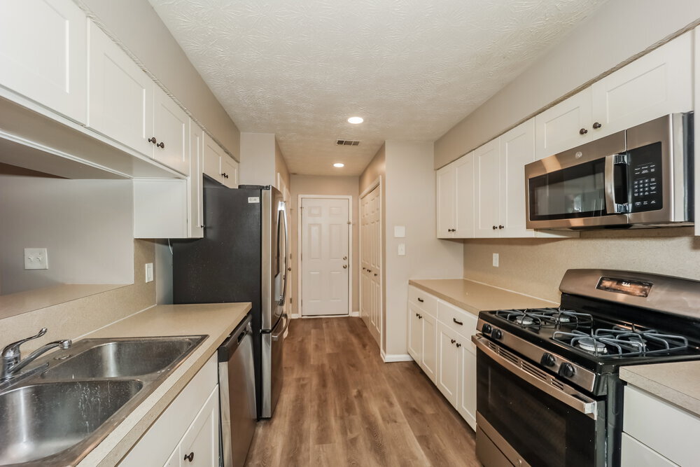 Building Photo - 540 Hillsdale Dr