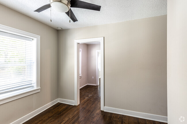 1BR, 1BA - 500SF - Flats at Warwick
