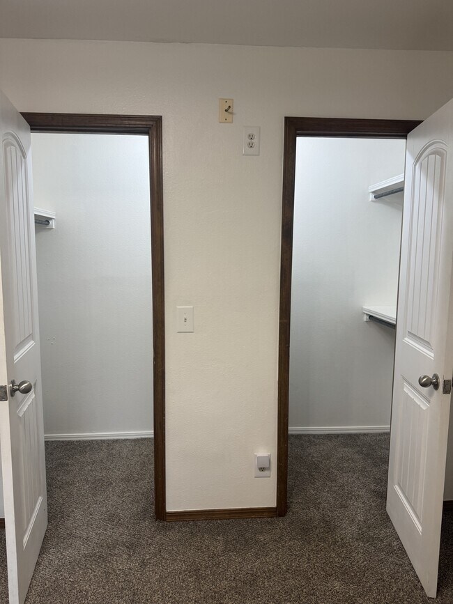 Building Photo - 1209 N Ironwood Pl