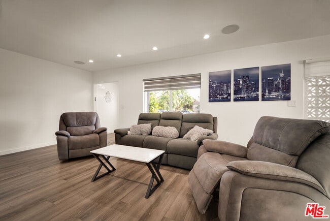 Building Photo - 12827 Sylvan St