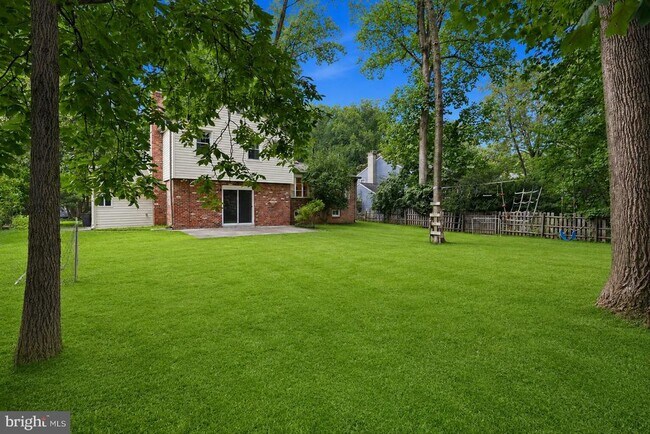 Building Photo - 809 Woodley Dr