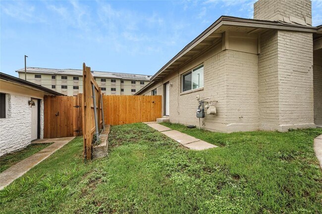 Building Photo - 2500 Audubon Pl