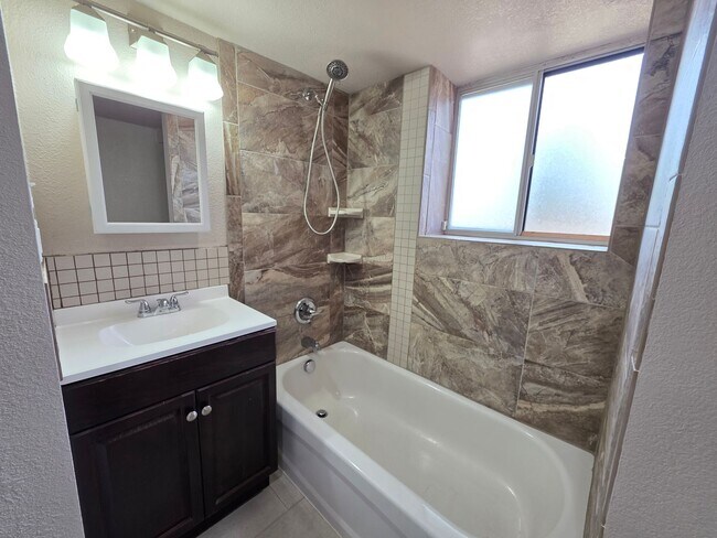 Building Photo - Beautiful 4 Bed, 2 Bath Home In The Heart Of Colorado Springs!!!